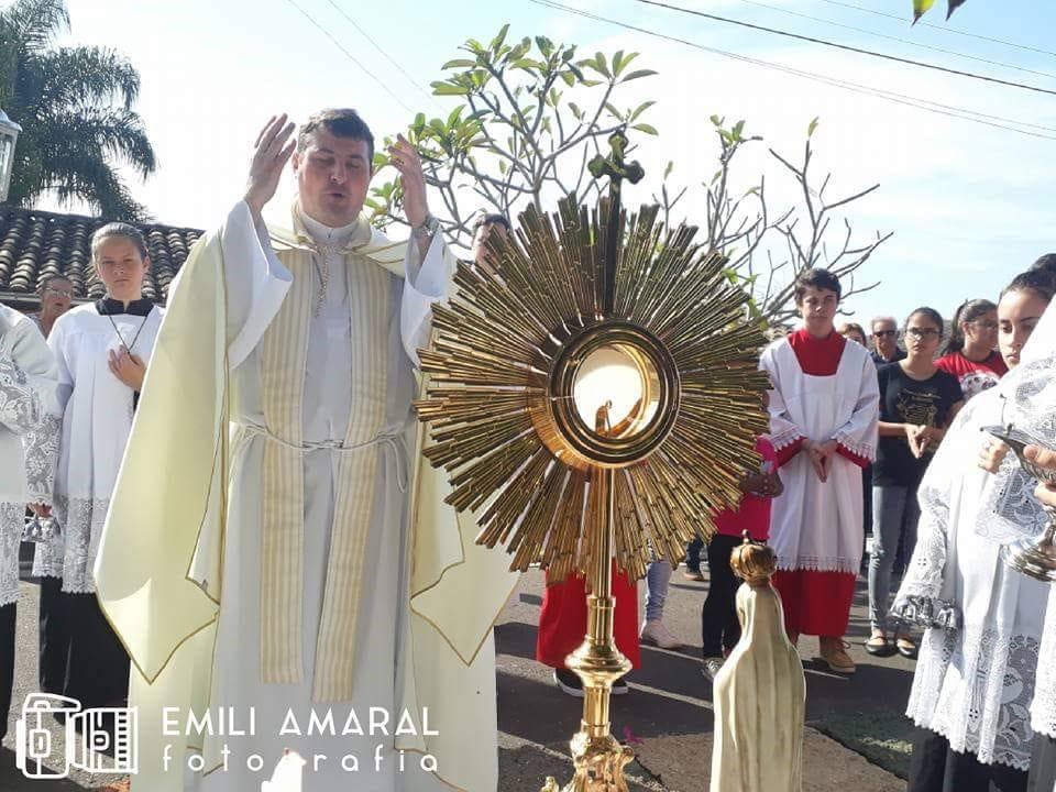 Igreja Católica convida fiéis a rezarem pelos padres