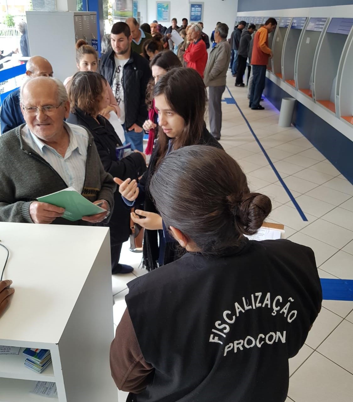 CAIXA ECONÔMICA DO RIO MAINA É AUTUADA PELO PROCON