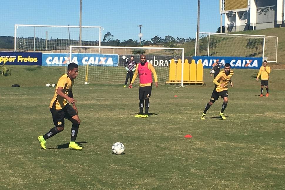 Após Vitória,contra o Londrina  Tigre Treina  no CT