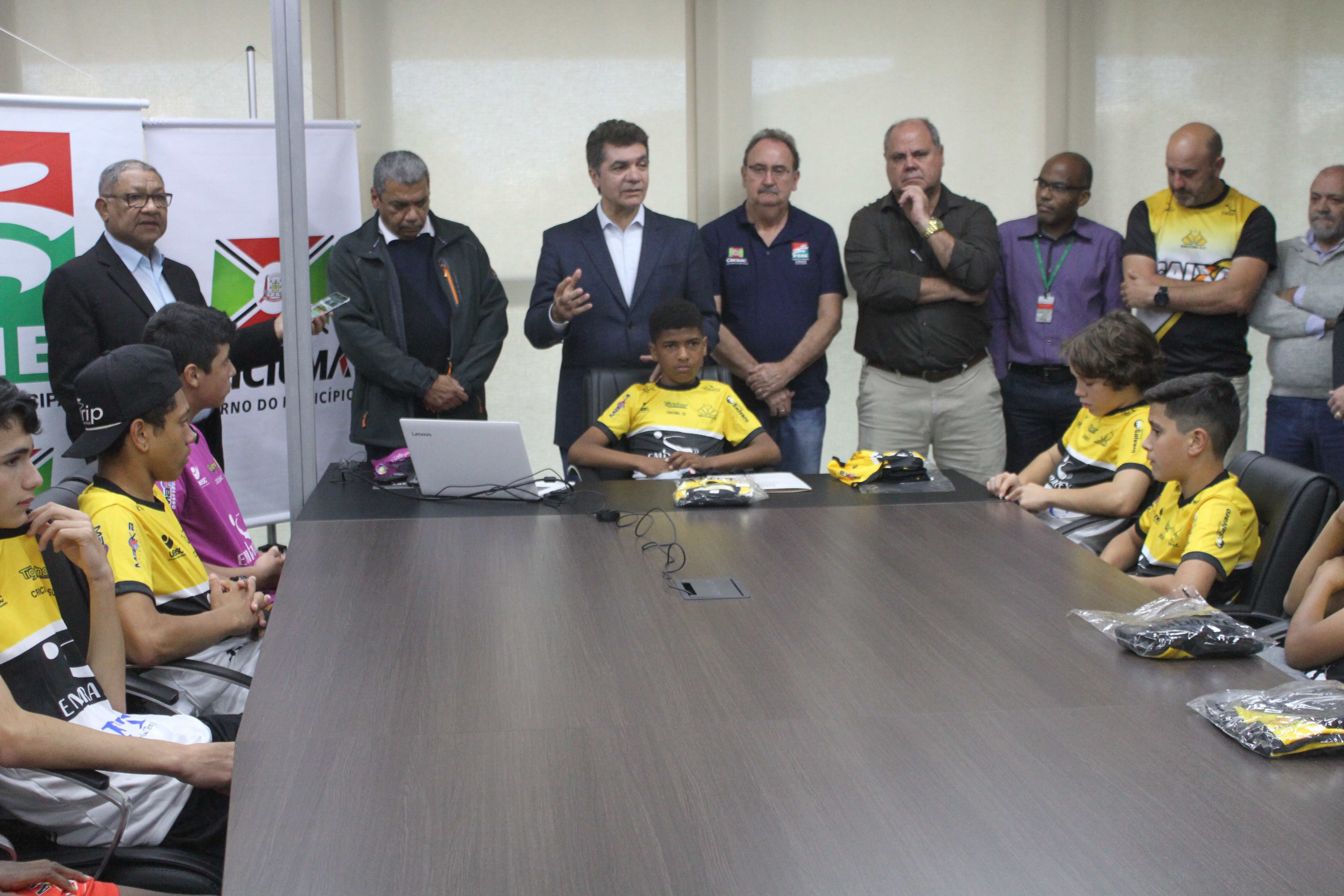 Jogador de handebol da FME Criciúma é convocado para Seleção Brasileira  Júnior