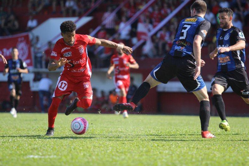 METROPOLITANO VENCE NOVAMENTE PELO ESTADUAL DE AMADORES E DECIDE TÍTULO CONTRA O FLAMENGO EM CASA