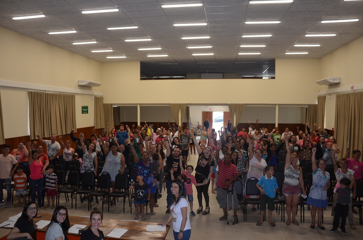 Famílias do Bairro da Juventude recebem cestas básicas