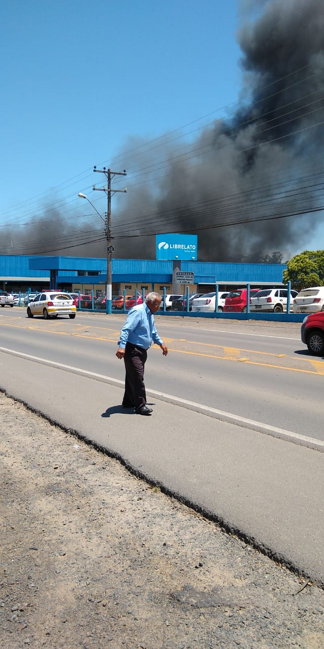 INCÊNDIO NA LIBRELATO DEIXA 200 FUNCIONÁRIOS SEM TRABALHO