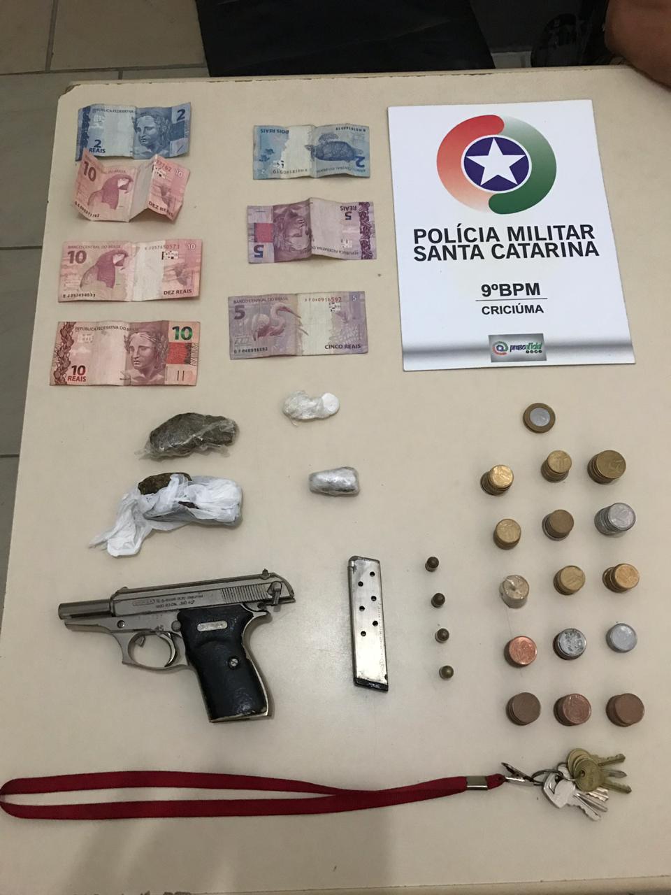 POLÍCIA MILITAR PRENDE HOMEM COM PISTOLA