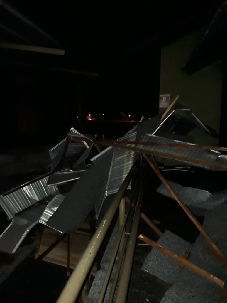 VENTO DESTROÍ COBERTURA DA CÂMARA DE FORQUILHINHA