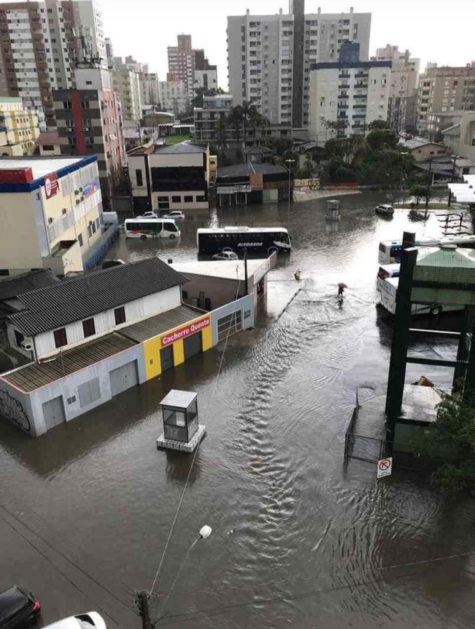 Defesa Civil alerta para previsão de vento e chuva forte nesta quinta e sexta