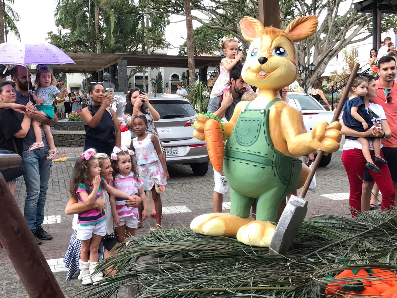 Desfile Dolce Páscoa encantou Nova Veneza domingo