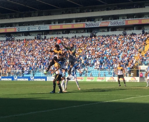 CRICIÚMA PERDE NA CAPITAL E ESTÁ FORA DA FINAL