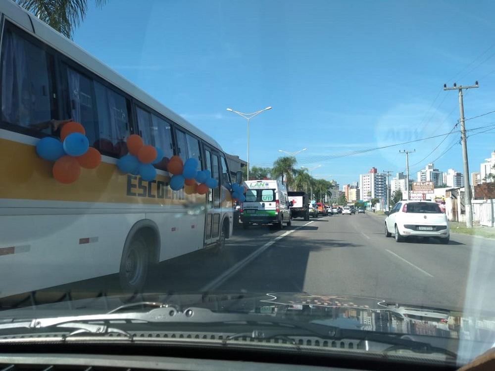 DIA MUNDIAL DE CONSCIENTIZAÇÃO DO AUTISMO É LEMBRADO COM CARREATA EM CRICIÚMA