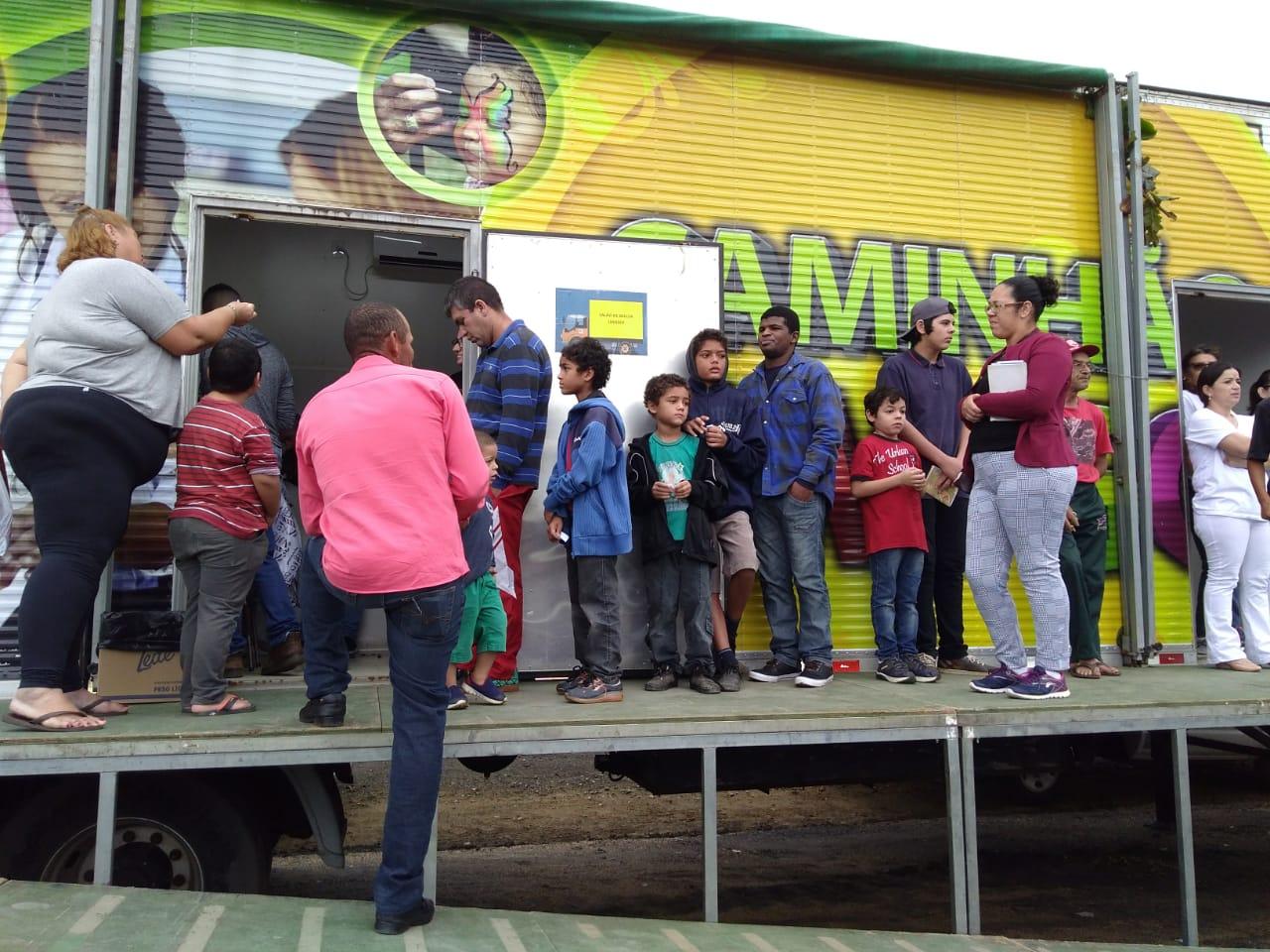 Caminhão Amigo atendeu cerca de 500 pessoas no Loteamento Vida Nova