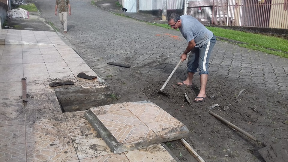 MORADOR LIMPA BOCA DE LOBO PARA EVITAR ALAGAMENTOS