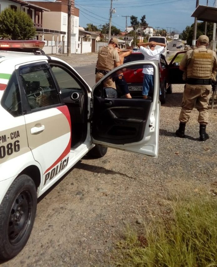 POLÍCIA MILITAR DA SANTA LUZIA PRENDE ADOLESCENTE POR TRÁFICO