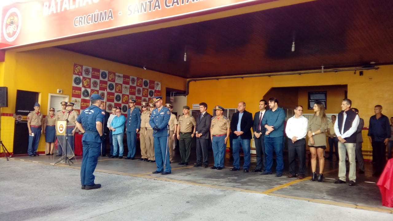 Bombeiros e autoridades são homenageados em Criciúma