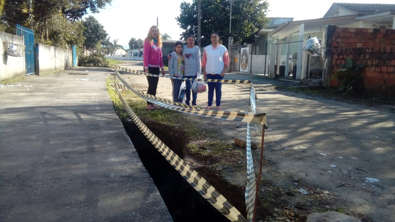 Secretária garante conserto do canal auxiliar e pavimentação de rua na Vila Manaus