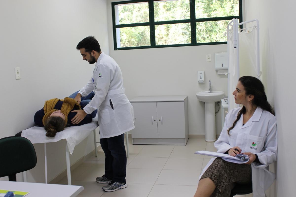 Estudantes de Medicina da Unesc participam de simulado de atendimento em ginecologia e obstetrícia