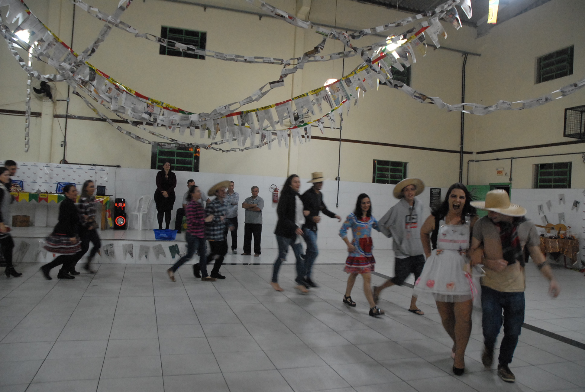 Supermercados Catarinense Promove noite do Arraia com Colaboradores