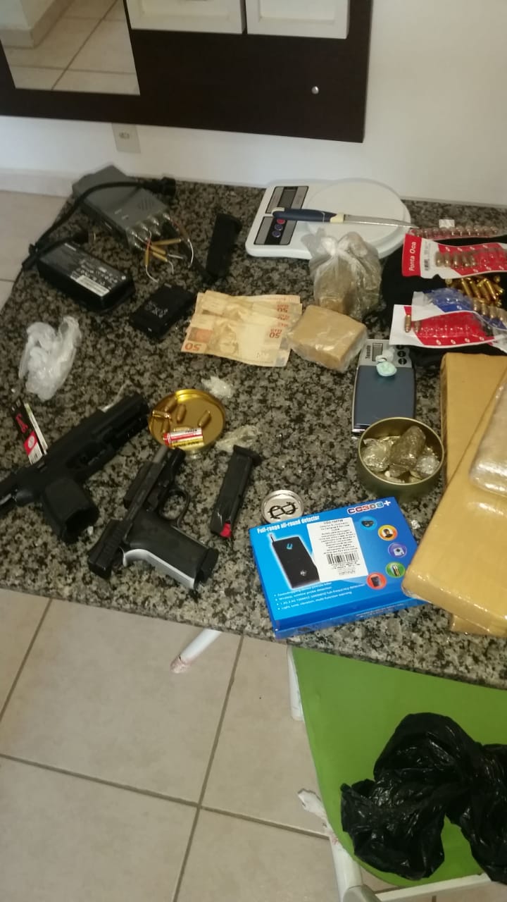 Drogas, armas, televisores apreendidos e dois detidos na grande Santa Luzia