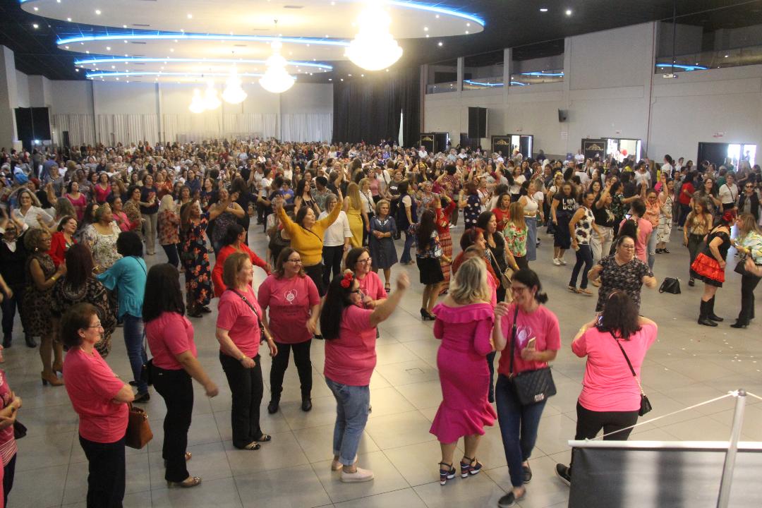 Baile Raízes do Clube Mães da Afasc, leva duas mil mulheres ao AM Master Hall