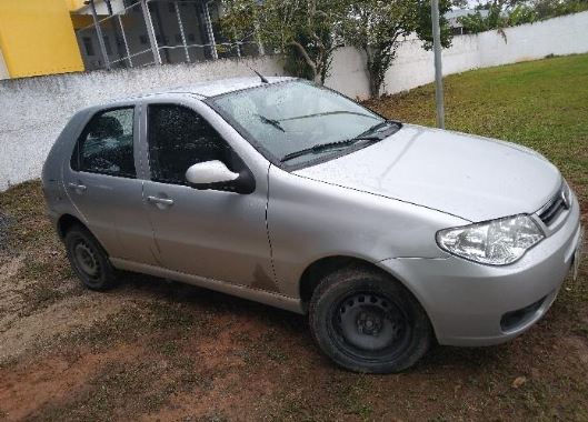 Dupla rouba carro e tenta fugir da Polícia Militar