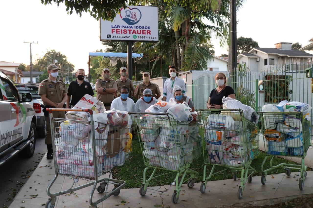 Mampituba  entrega alimentos arrecadados em Ação Solidária realizada no Clube