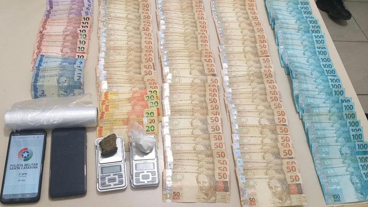 Menor é preso pela PM com mais de R$ 7mil e drogas em Criciúma