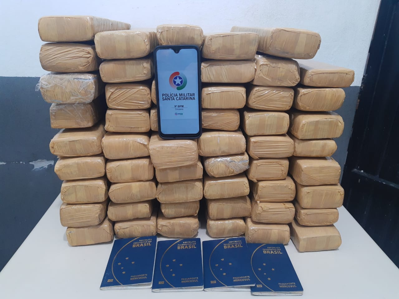 Polícia Militar apreende 61 kg de maconha em Criciúma