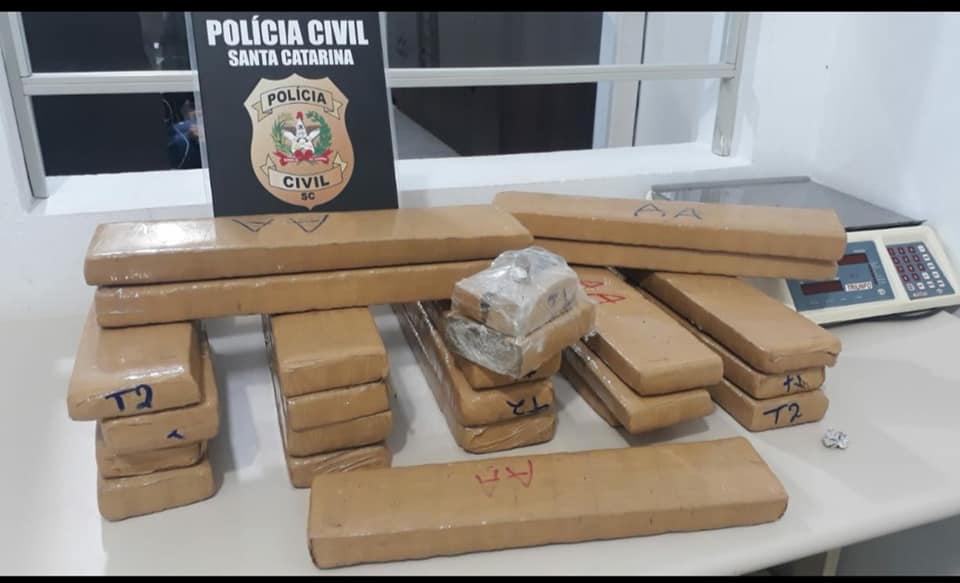 Polícia Civil prende Tio e Sobrinho com 30 kg de Maconha